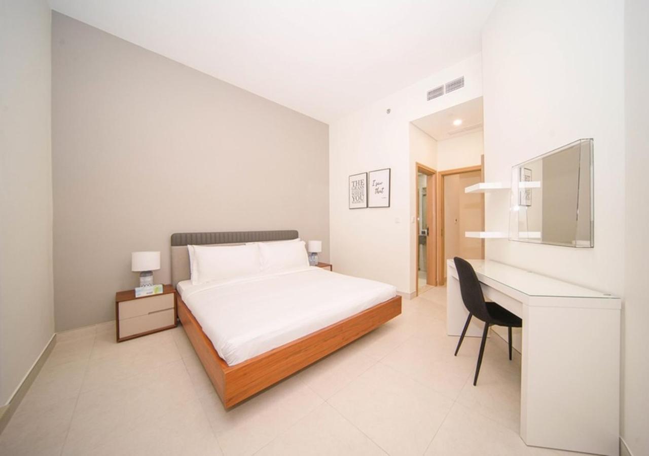 Elegant 2Br View With Rooftop Pool The Bay Dubai Bagian luar foto