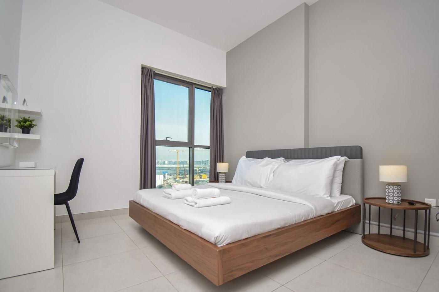 Elegant 2Br View With Rooftop Pool The Bay Dubai Bagian luar foto